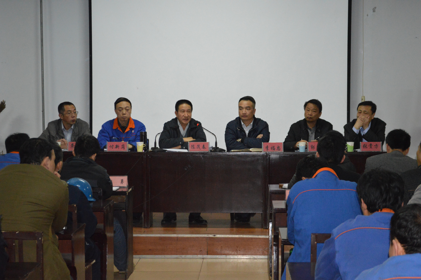 汇赢国际财富集团公司召开第一季度工作总结大会.jpg